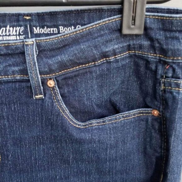 Like New Levi's Signature Modern Boot cut Jeans Size 14S  32-30 - Picture 8 of 9